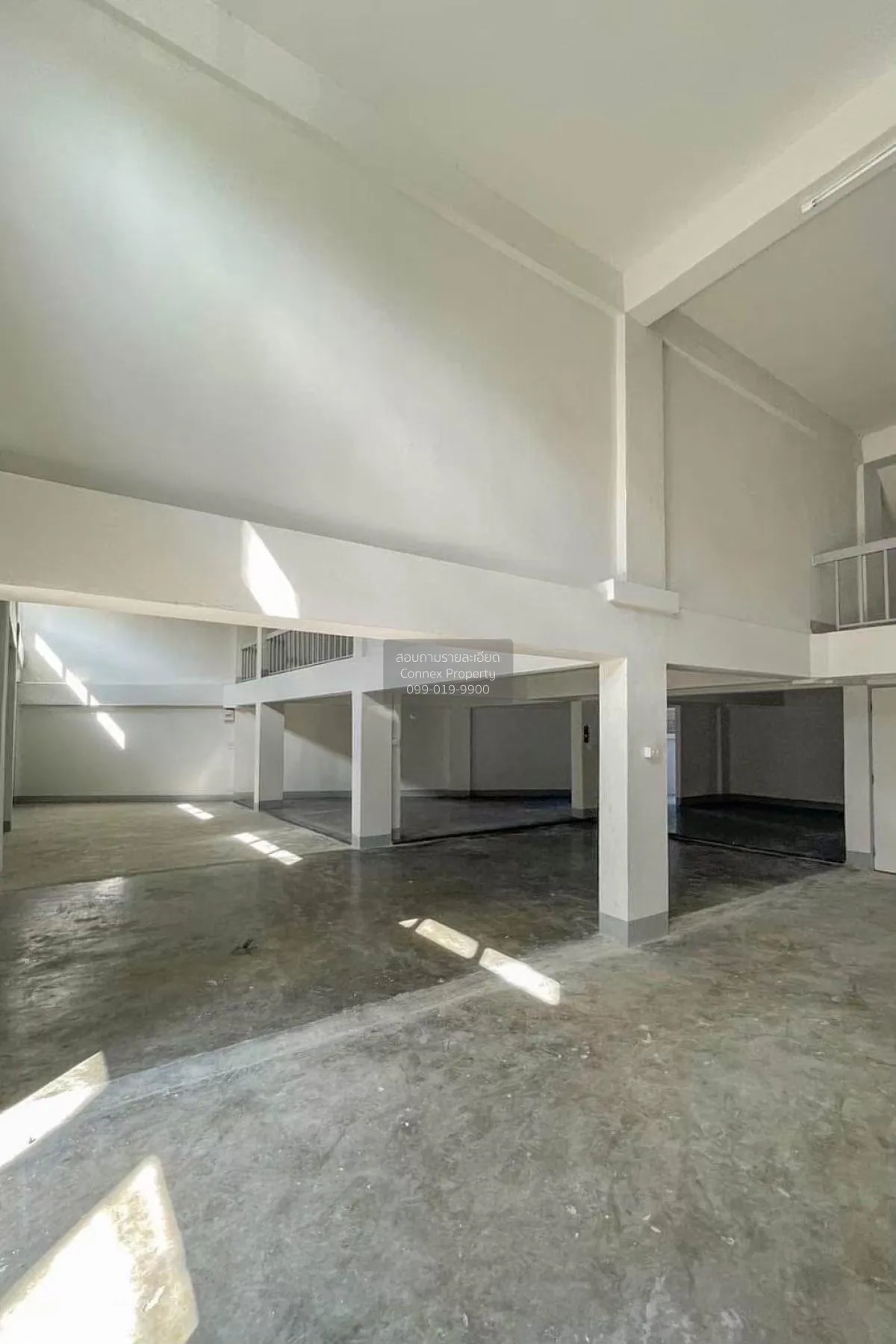 For Sale Commercial building, 3 units, 3 and a half floors , Wat 