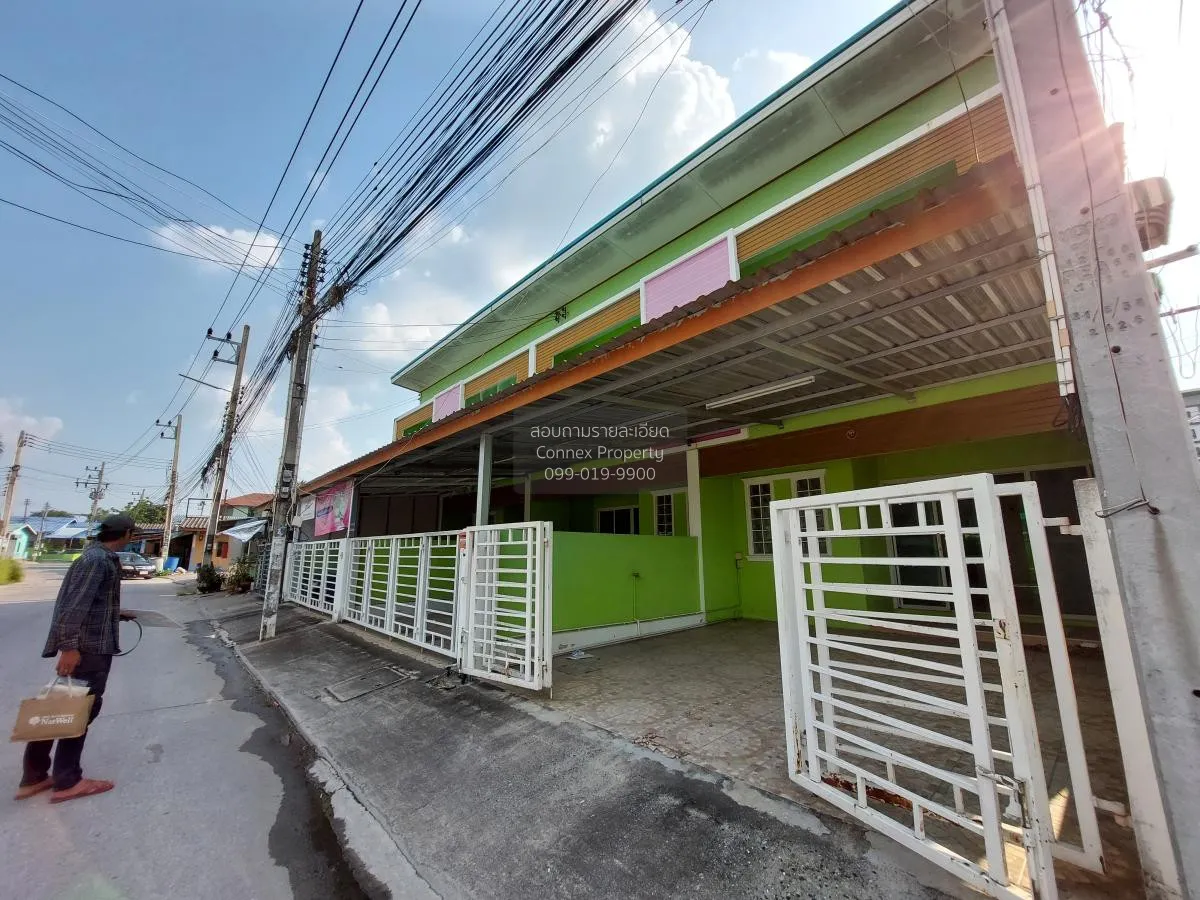 For Sale Townhouse/Townhome  , Sompratthana , corner unit , wide  2