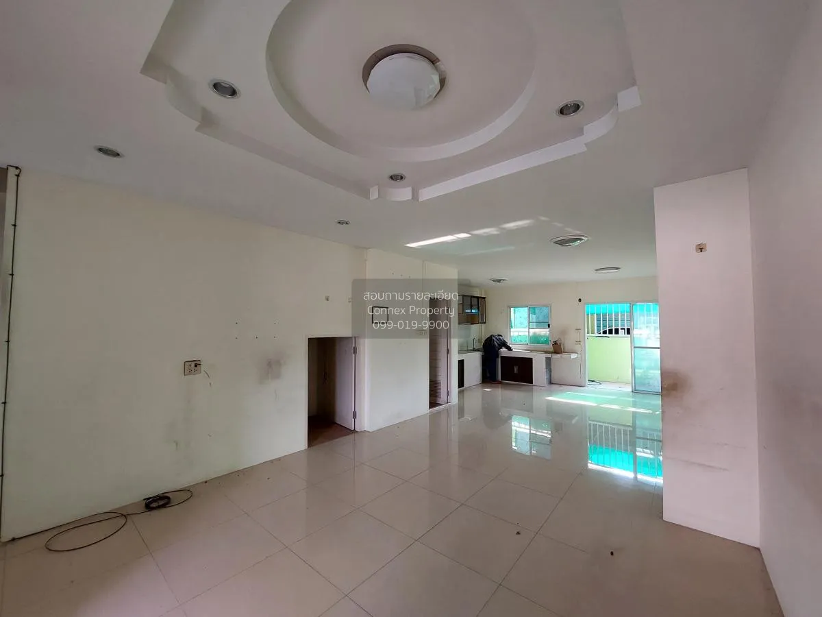 For Sale Townhouse/Townhome  , Sompratthana , corner unit , wide 