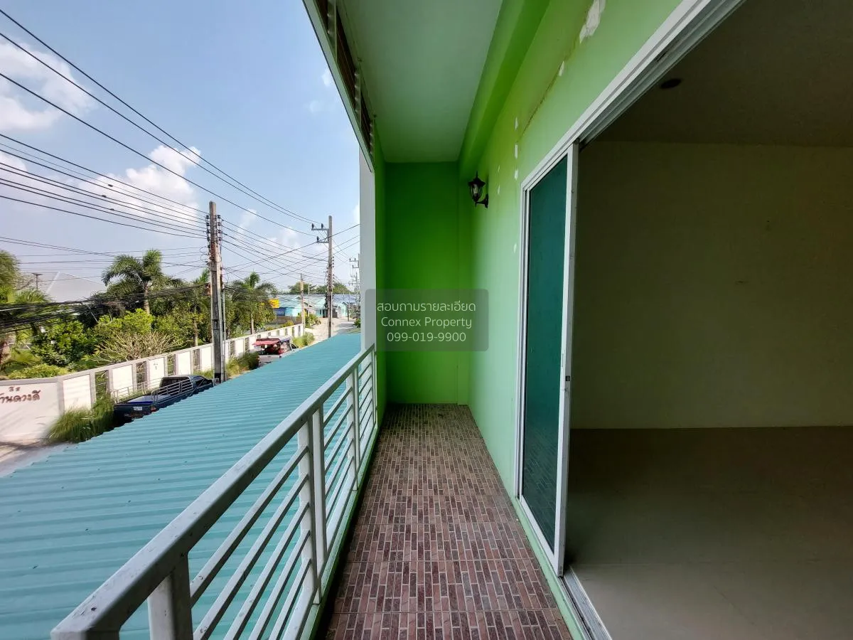 For Sale Townhouse/Townhome  , Sompratthana , corner unit , wide 