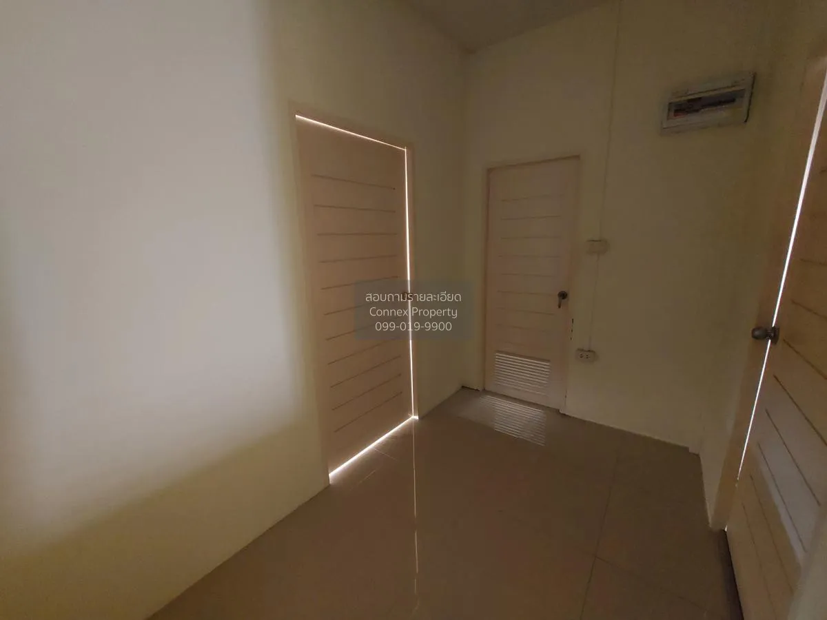 For Sale Townhouse/Townhome  , Sompratthana , corner unit , wide 