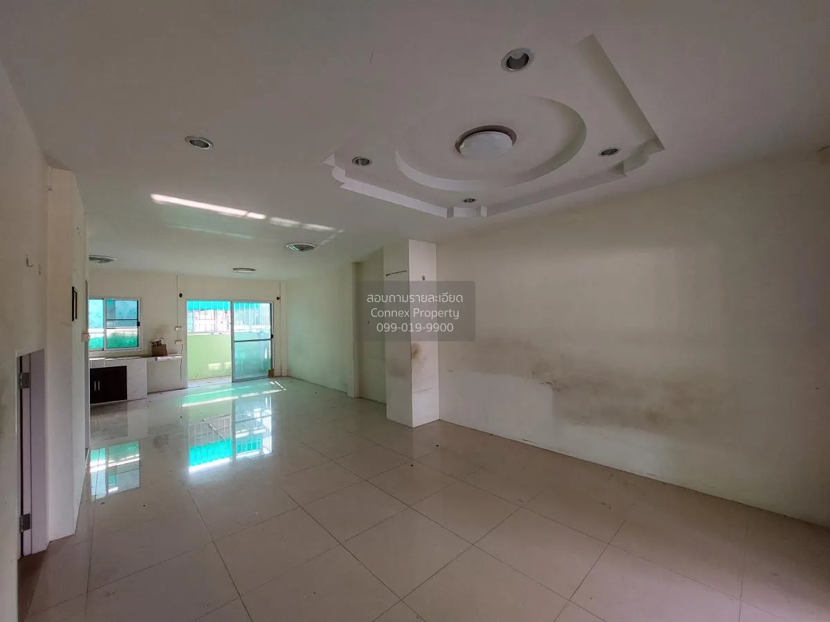 For Sale Townhouse/Townhome  , Sompratthana , corner unit , wide 