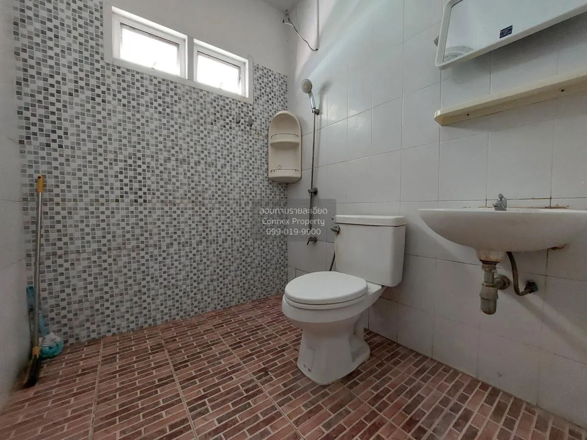 For Sale Townhouse/Townhome  , Sompratthana , corner unit , wide 