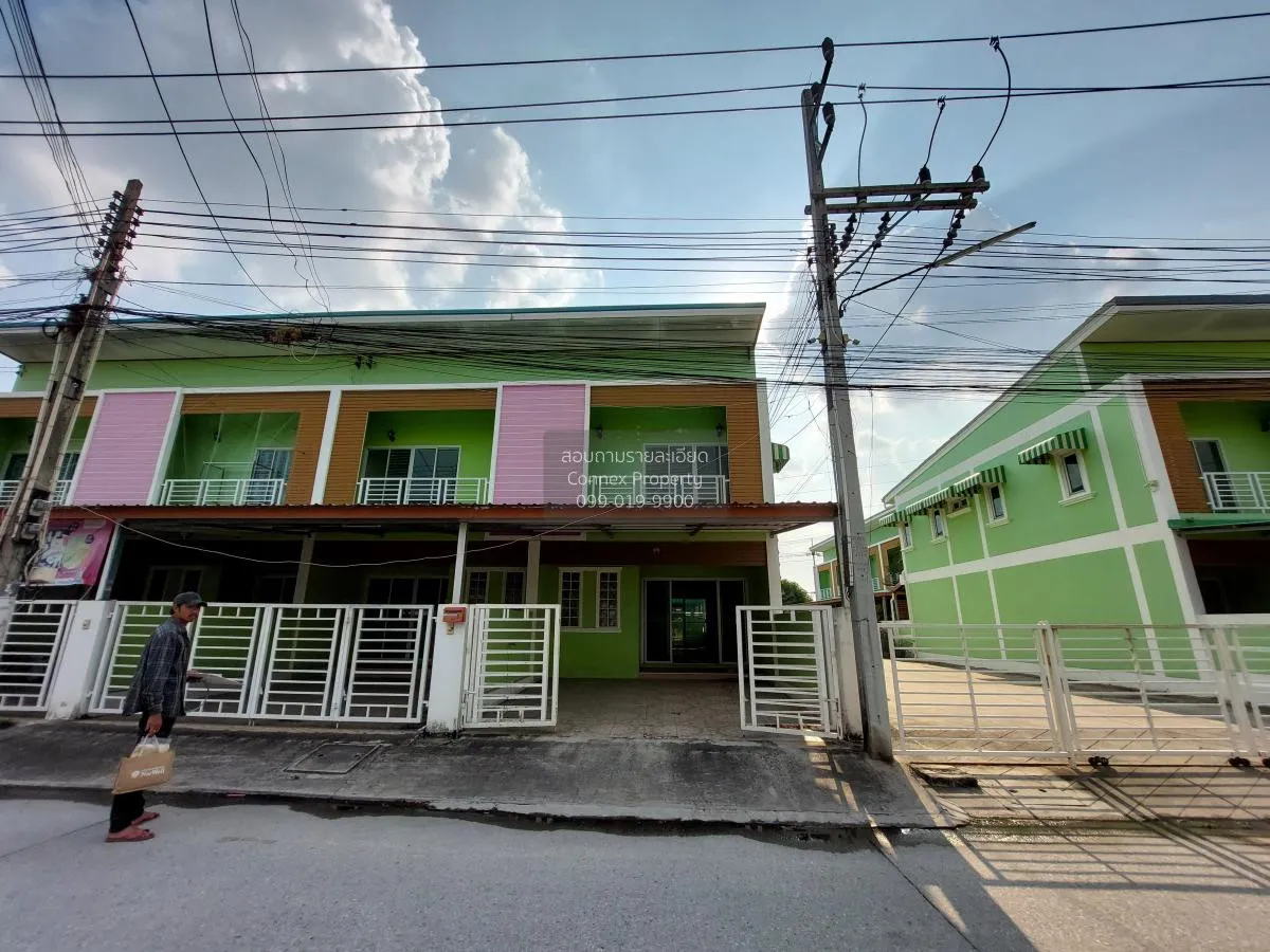 For Sale Townhouse/Townhome  , Sompratthana , corner unit , wide  1