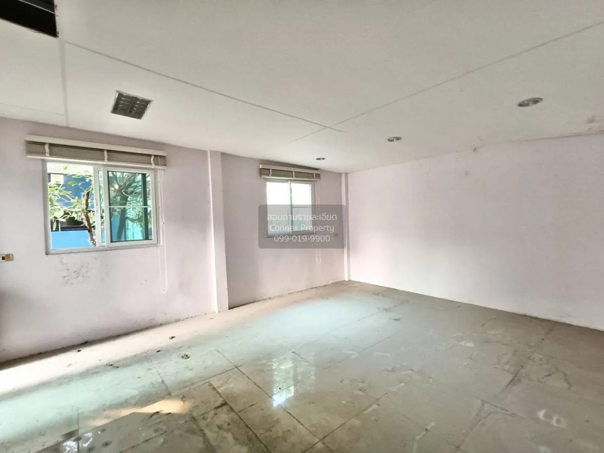 For Sale House , The village Chaengwatthana Tiwananon , wide fron