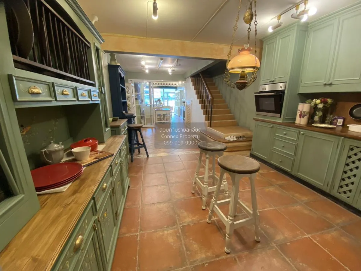 For Sale 4-storey commercial building, Srinakarin Road , Samrong  2