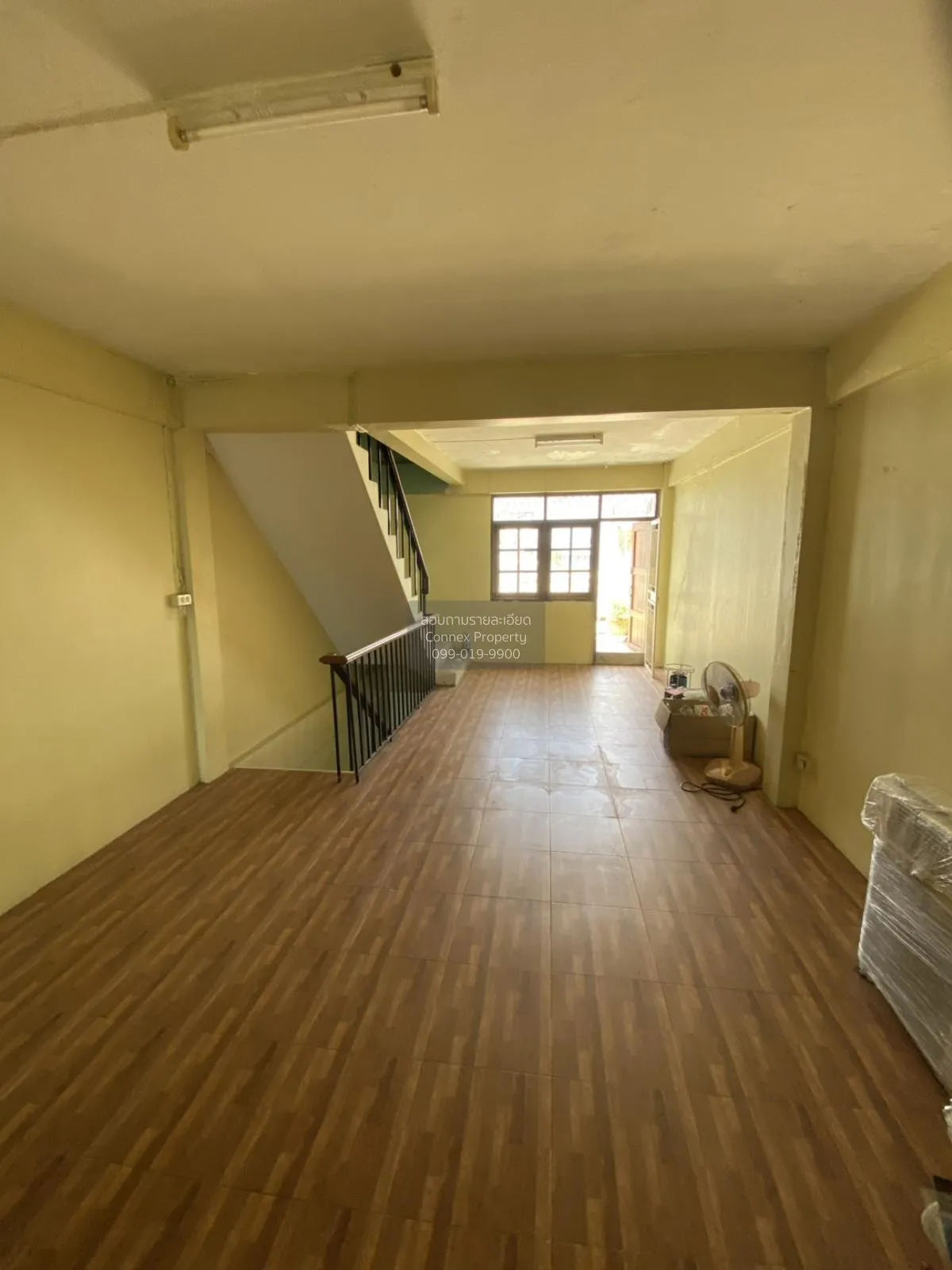 For Sale 4-storey commercial building, Srinakarin Road , Samrong 