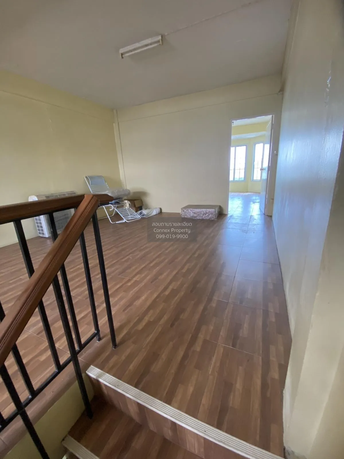 For Sale 4-storey commercial building, Srinakarin Road , Samrong 