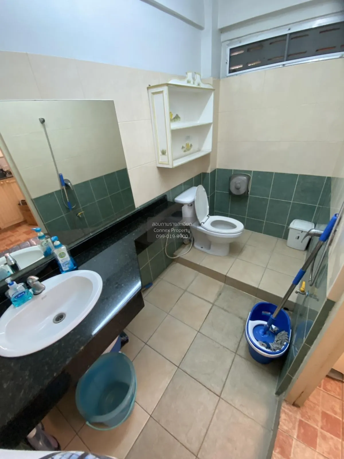 For Sale 4-storey commercial building, Srinakarin Road , Samrong 