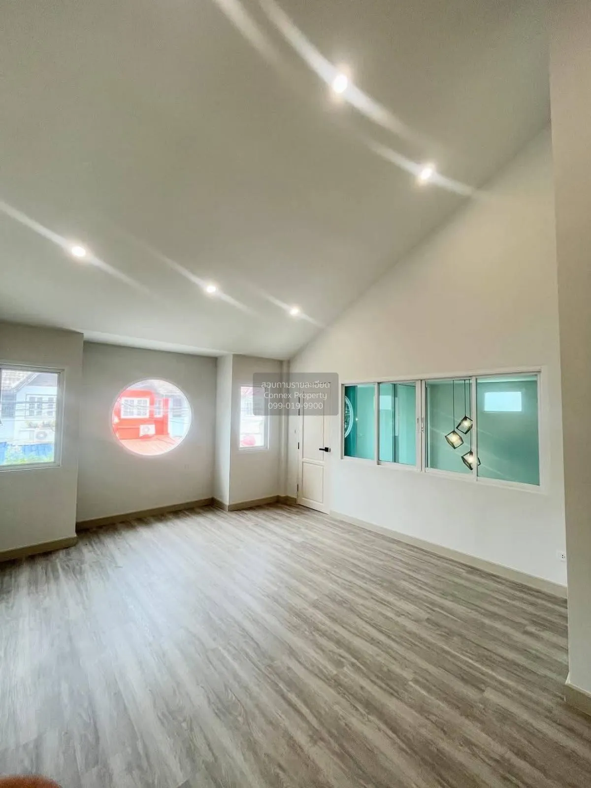 For Sale Townhouse/Townhome  , Chomduean 3 , corner unit , newly 