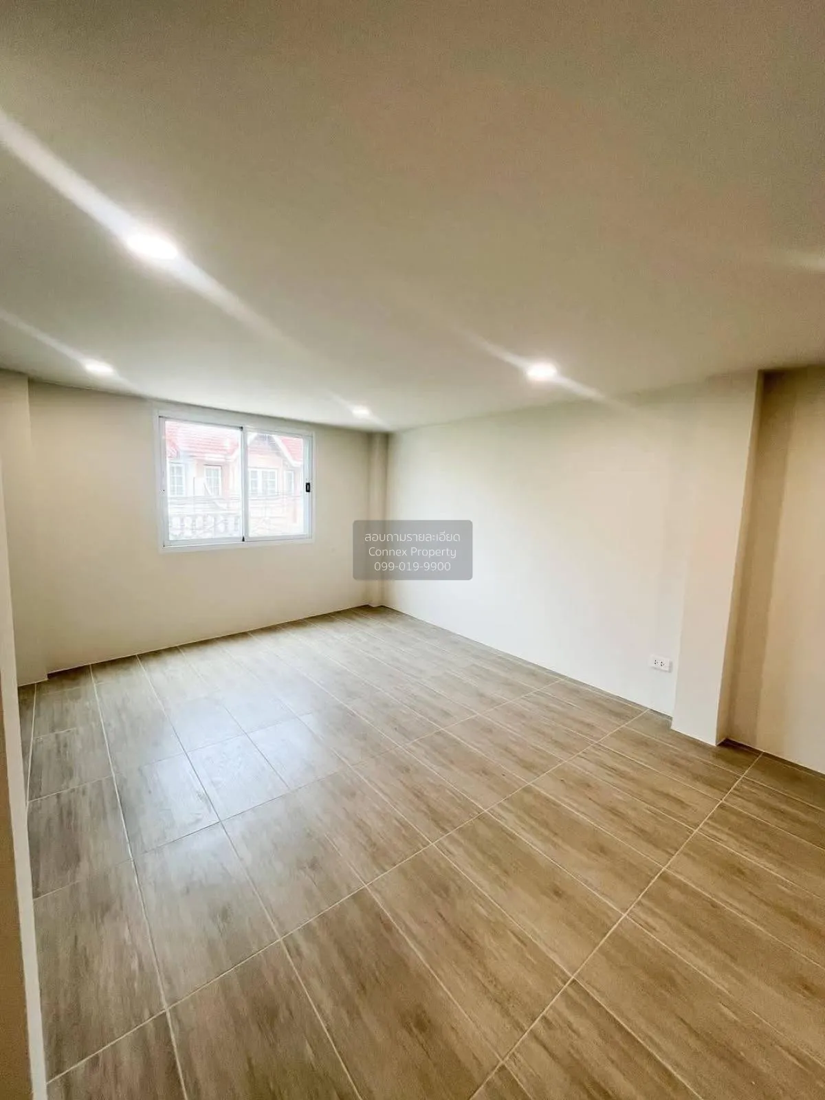 For Sale Townhouse/Townhome  , Chomduean 3 , corner unit , newly 