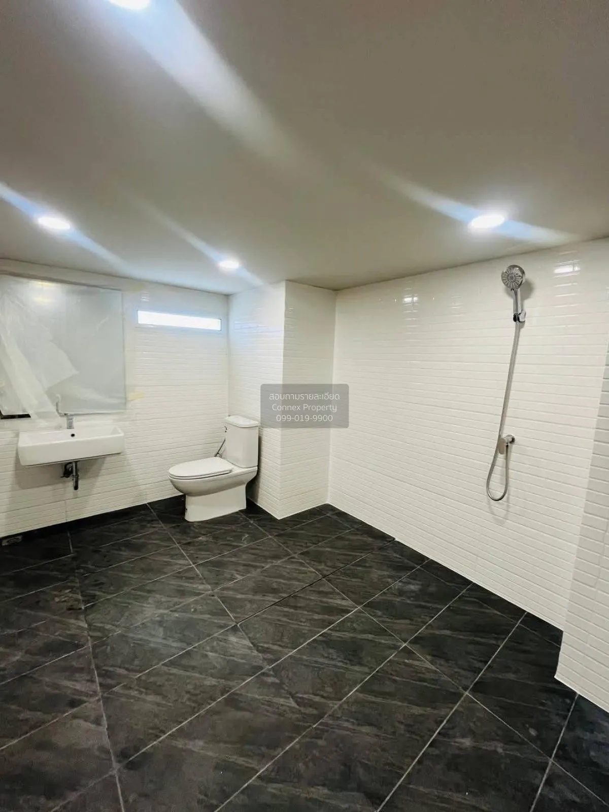 For Sale Townhouse/Townhome  , Chomduean 3 , corner unit , newly 