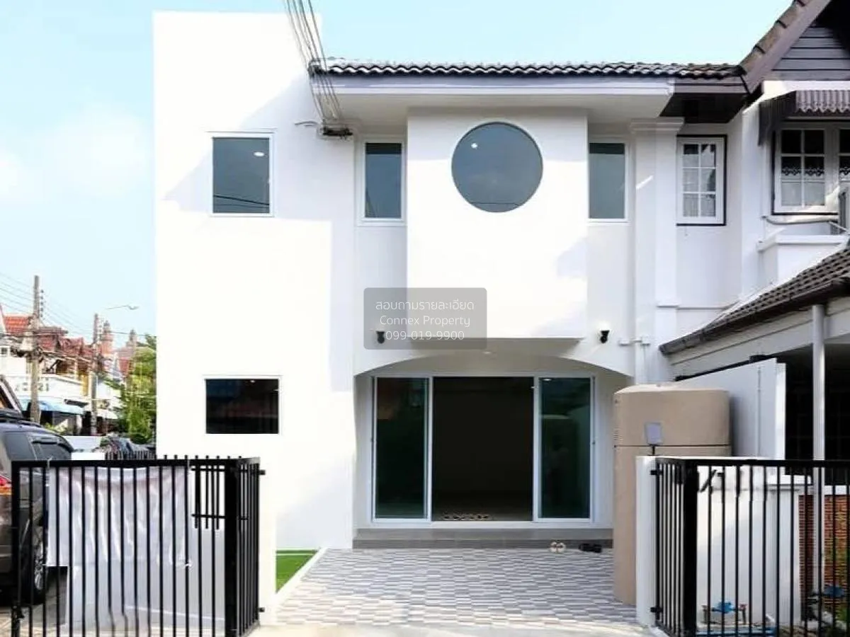 For Sale Townhouse/Townhome  , Chomduean 3 , corner unit , newly  2