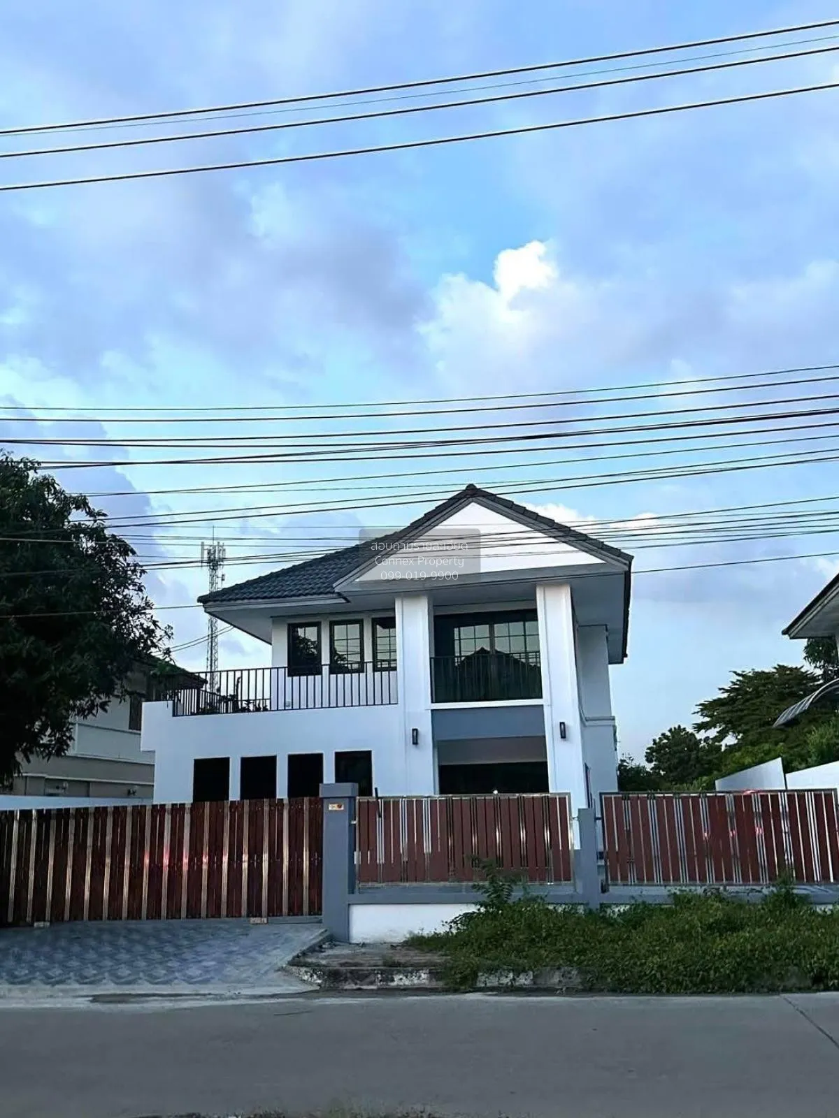 เช่าบ้าน  ดิเอมเมอรัล การ์เด้น & สปอร์ตคลับ ชั้นสูง หน้ากว้าง MRT 2