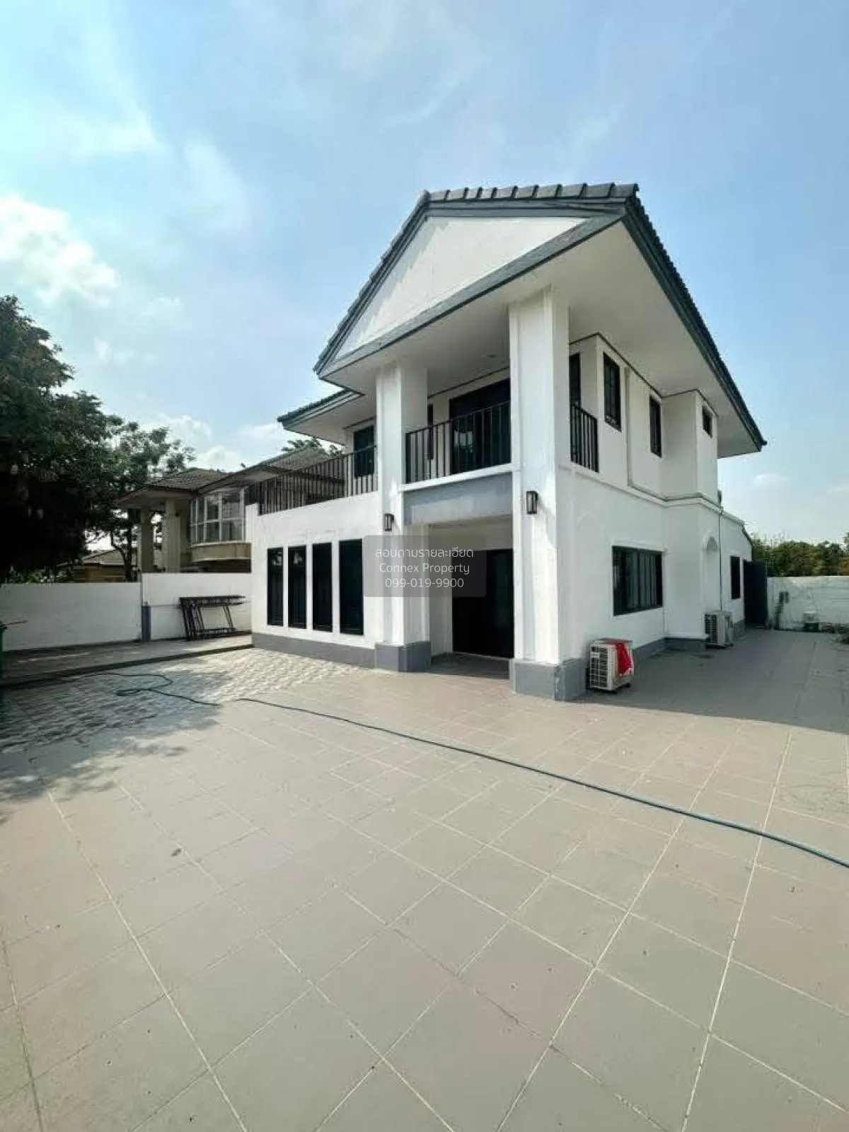 เช่าบ้าน  ดิเอมเมอรัล การ์เด้น & สปอร์ตคลับ ชั้นสูง หน้ากว้าง MRT 3