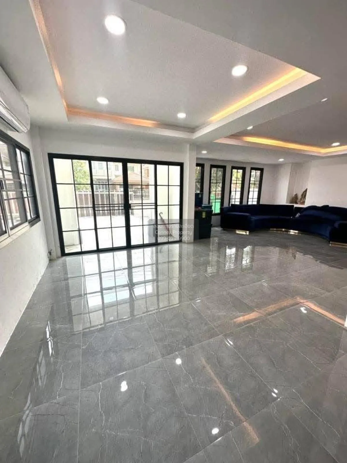 เช่าบ้าน  ดิเอมเมอรัล การ์เด้น & สปอร์ตคลับ ชั้นสูง หน้ากว้าง MRT