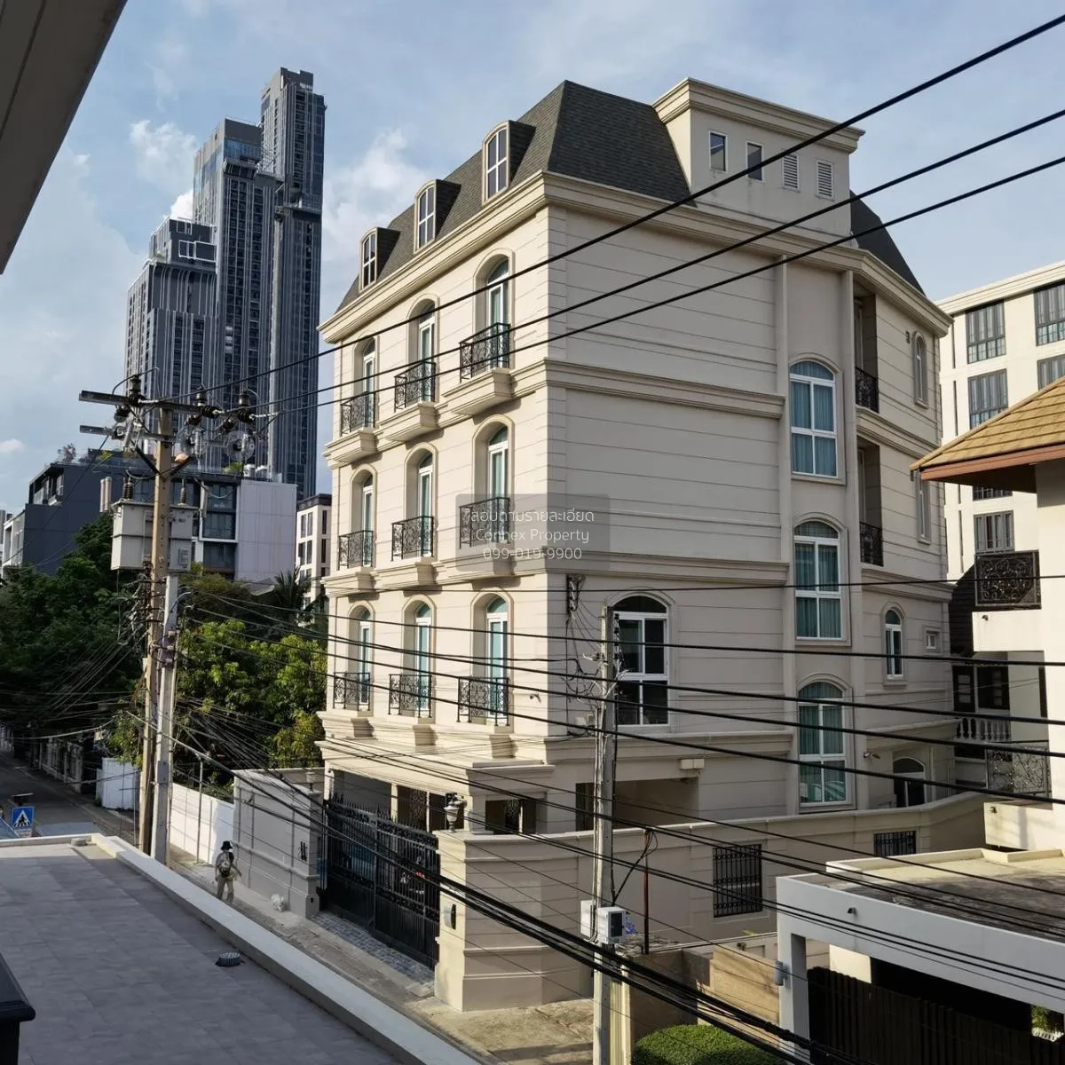 For Rent Sukhumvit 61 Apartment, 4th floor, area 150 sq m. , Khlo