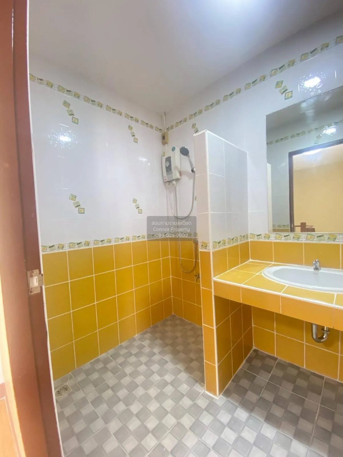 For Sale Townhouse/Townhome  , Phanason Villa Praeksa , newly ren