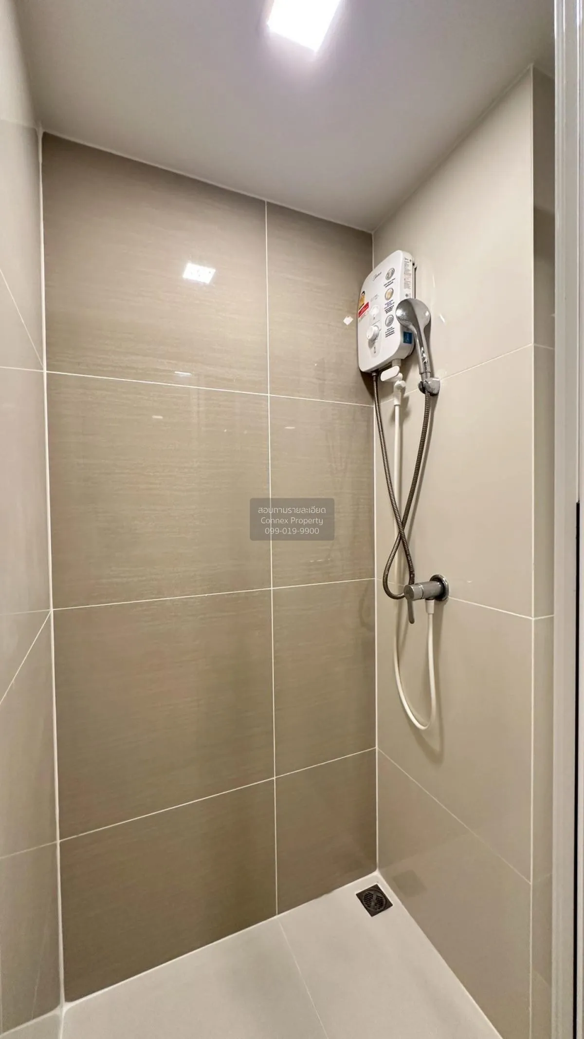 For Rent Condo , The Collect Ratchada 32 , corner unit , Chankase