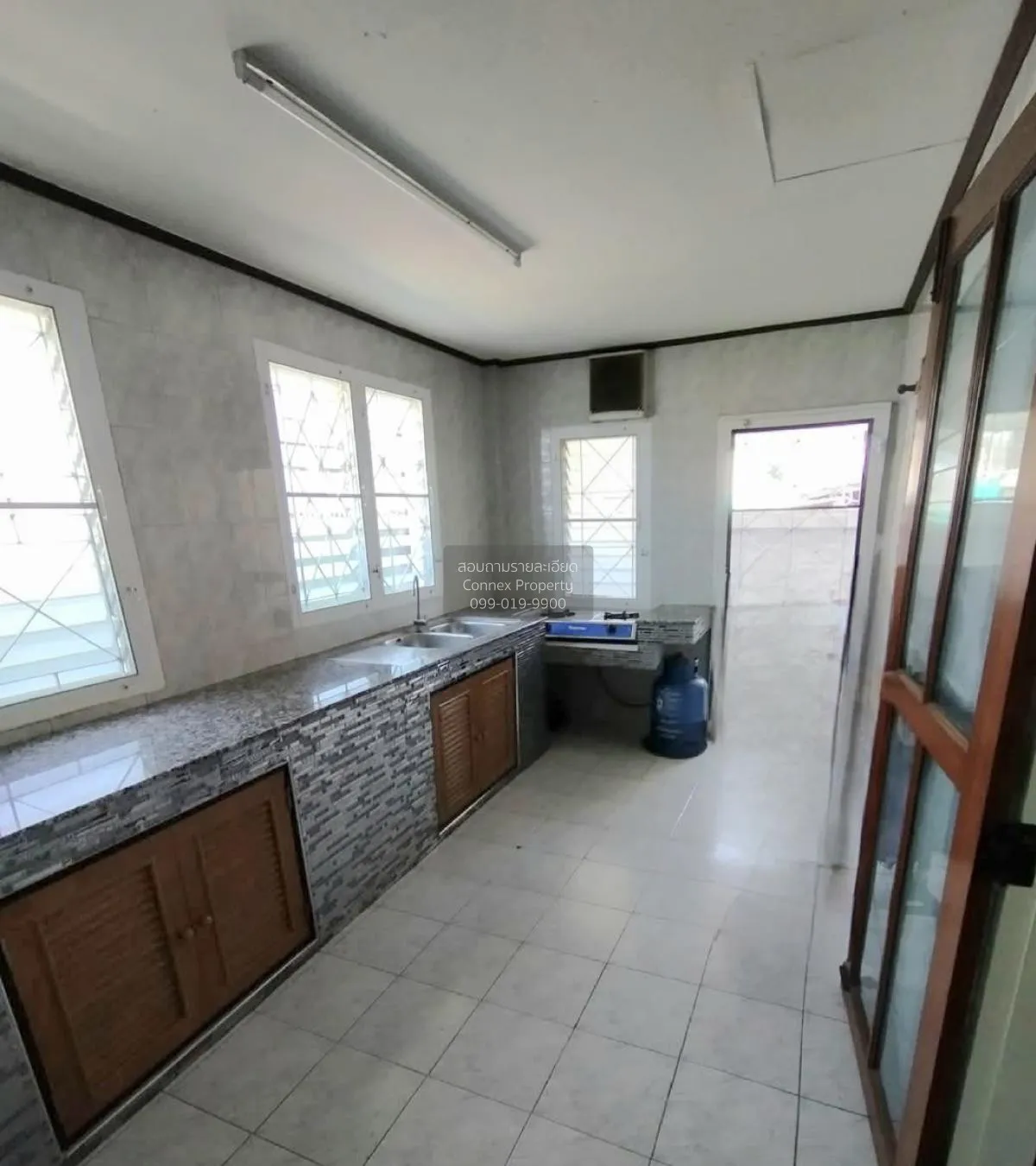 ขายบ้านเดี่ยว พร้อมห้องเช่า 11 ห้อง ซอยเพชรเกษม 79 ห้องมุม หน้ากว