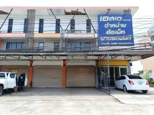 For Sale Commercial Building , Yoo Leaw Ruan , Wang Phong , Pran Buri , Prachuap Khiri Khan , CX-121069