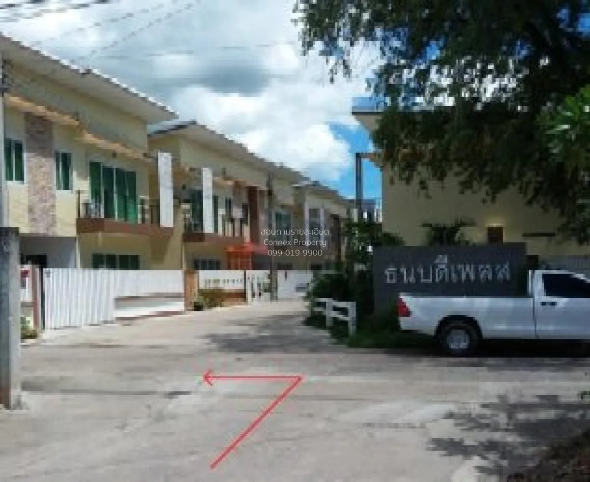 For Sale 2 - storey commercial building 61 square wah Chai Badan  3