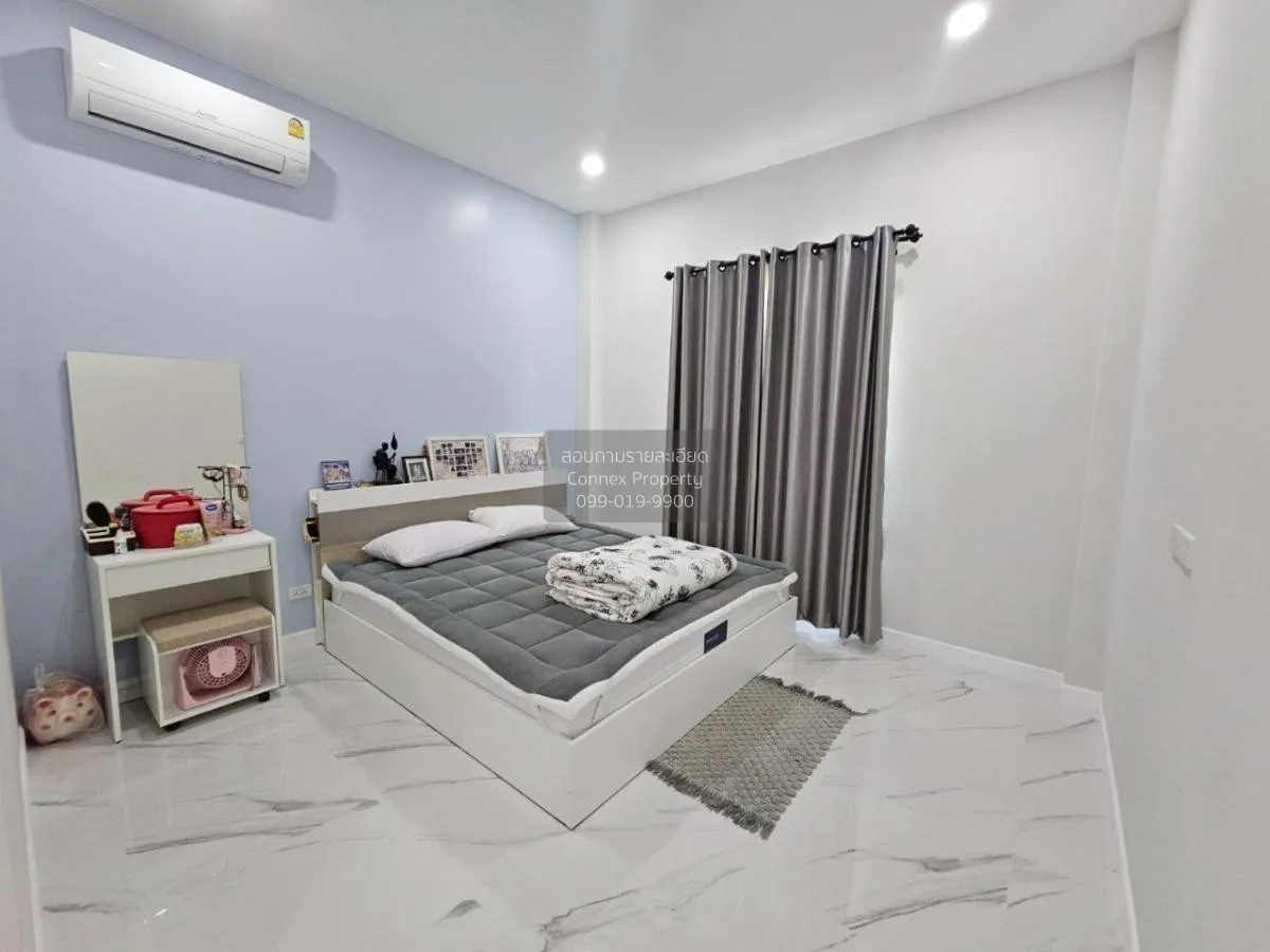 For Sale House , Fullrich asset , corner unit , wide frontage , S