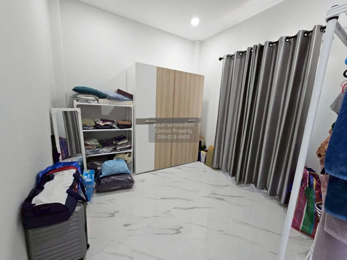 For Sale House , Fullrich asset , corner unit , wide frontage , S