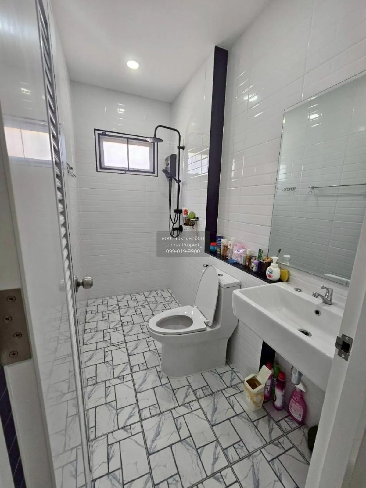 For Sale House , Fullrich asset , corner unit , wide frontage , S