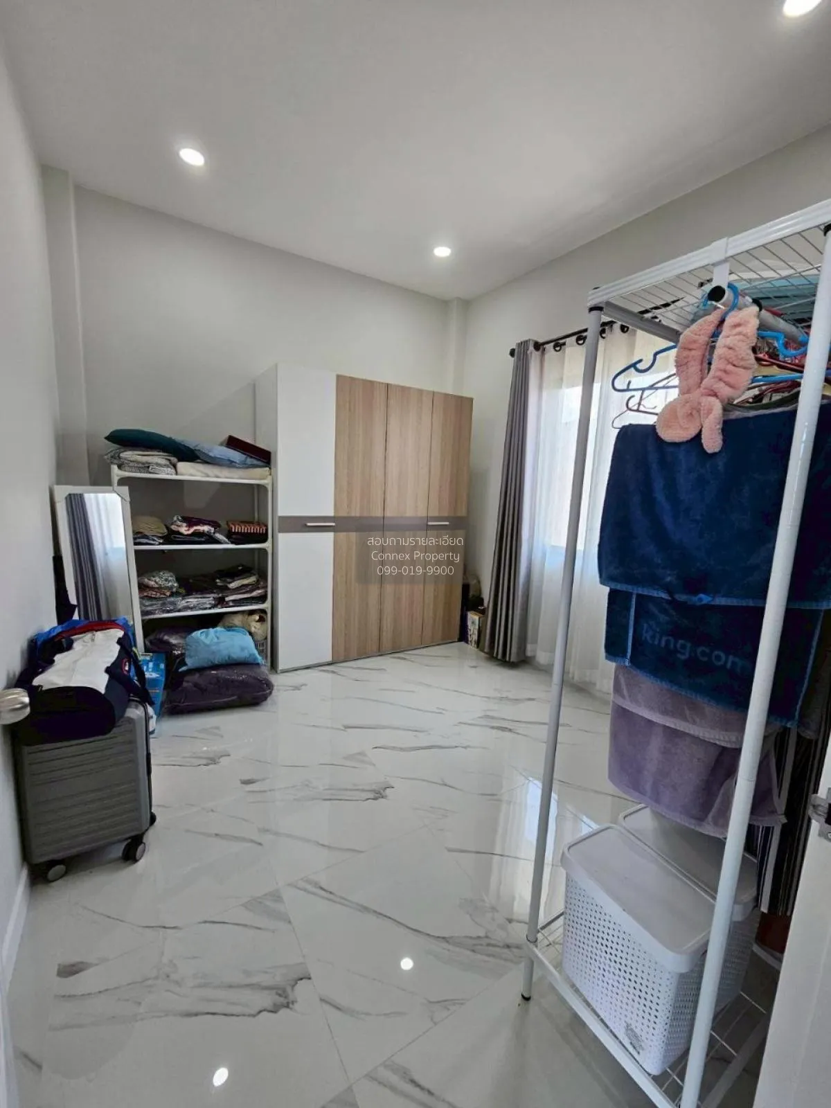 For Sale House , Fullrich asset , corner unit , wide frontage , S