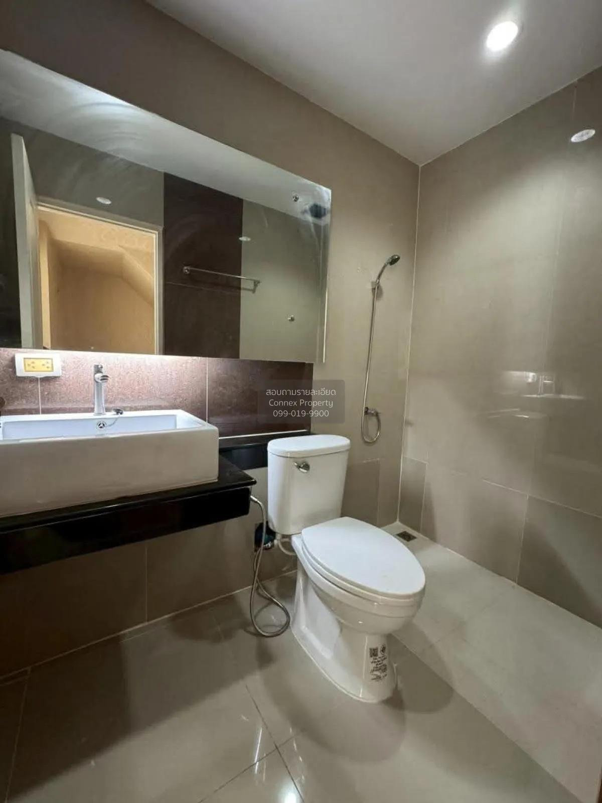 ขายทาวน์เฮ้าส์/ทาวน์โฮม  โมเดิร์น ทาวน์ เอกชัย 46 คลองบางพราน เขต