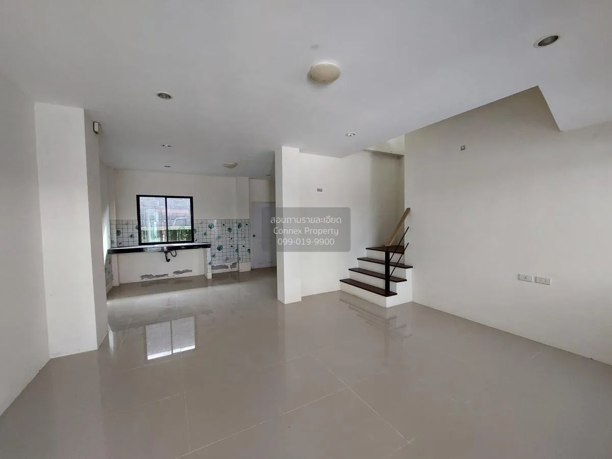 ขายทาวน์เฮ้าส์/ทาวน์โฮม  สิรัชชา อีสท์ตั้น ทาวน์ หน้ากว้าง พานทอง