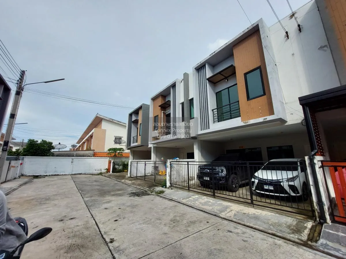 ขายทาวน์เฮ้าส์/ทาวน์โฮม  สิรัชชา อีสท์ตั้น ทาวน์ หน้ากว้าง พานทอง