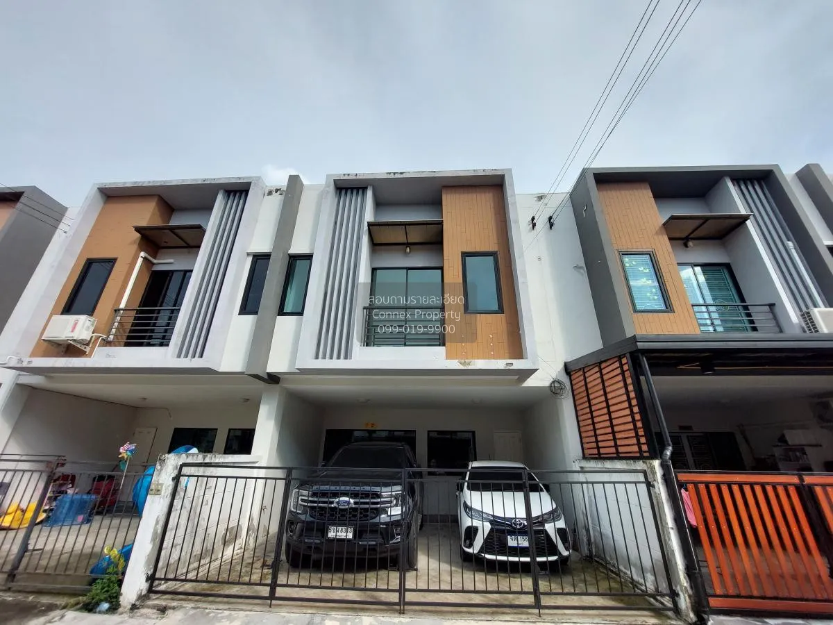 ขายทาวน์เฮ้าส์/ทาวน์โฮม  สิรัชชา อีสท์ตั้น ทาวน์ หน้ากว้าง พานทอง