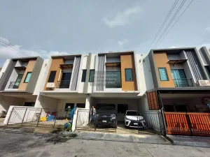 ขายทาวน์เฮ้าส์/ทาวน์โฮม  สิรัชชา อีสท์ตั้น ทาวน์ หน้ากว้าง พานทอง พานทอง ชลบุรี CX-121447