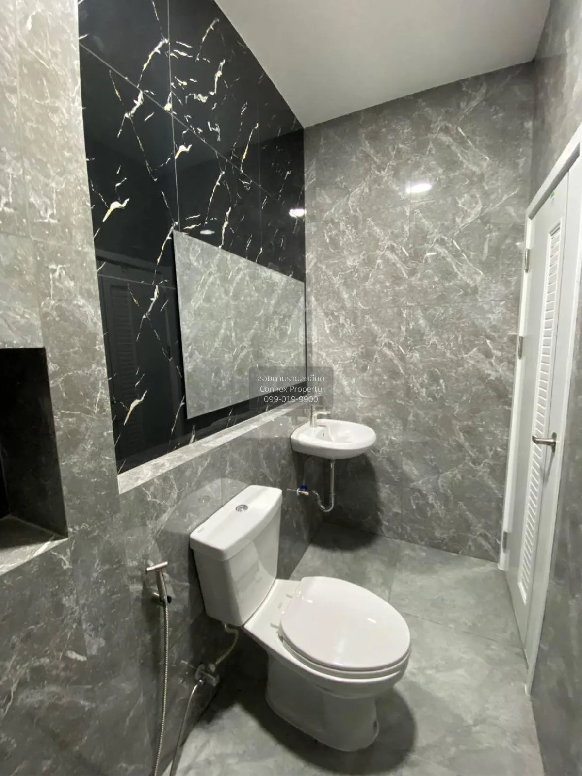 For Sale Townhouse/Townhome  , Mitpracha Villa Pak Kret , newly r