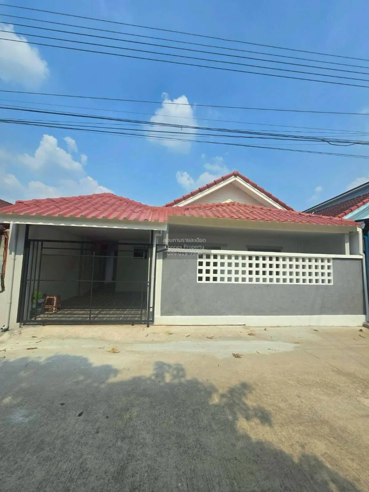 For Sale House , Amornphan Liaobwaree , wide frontage , newly ren 1