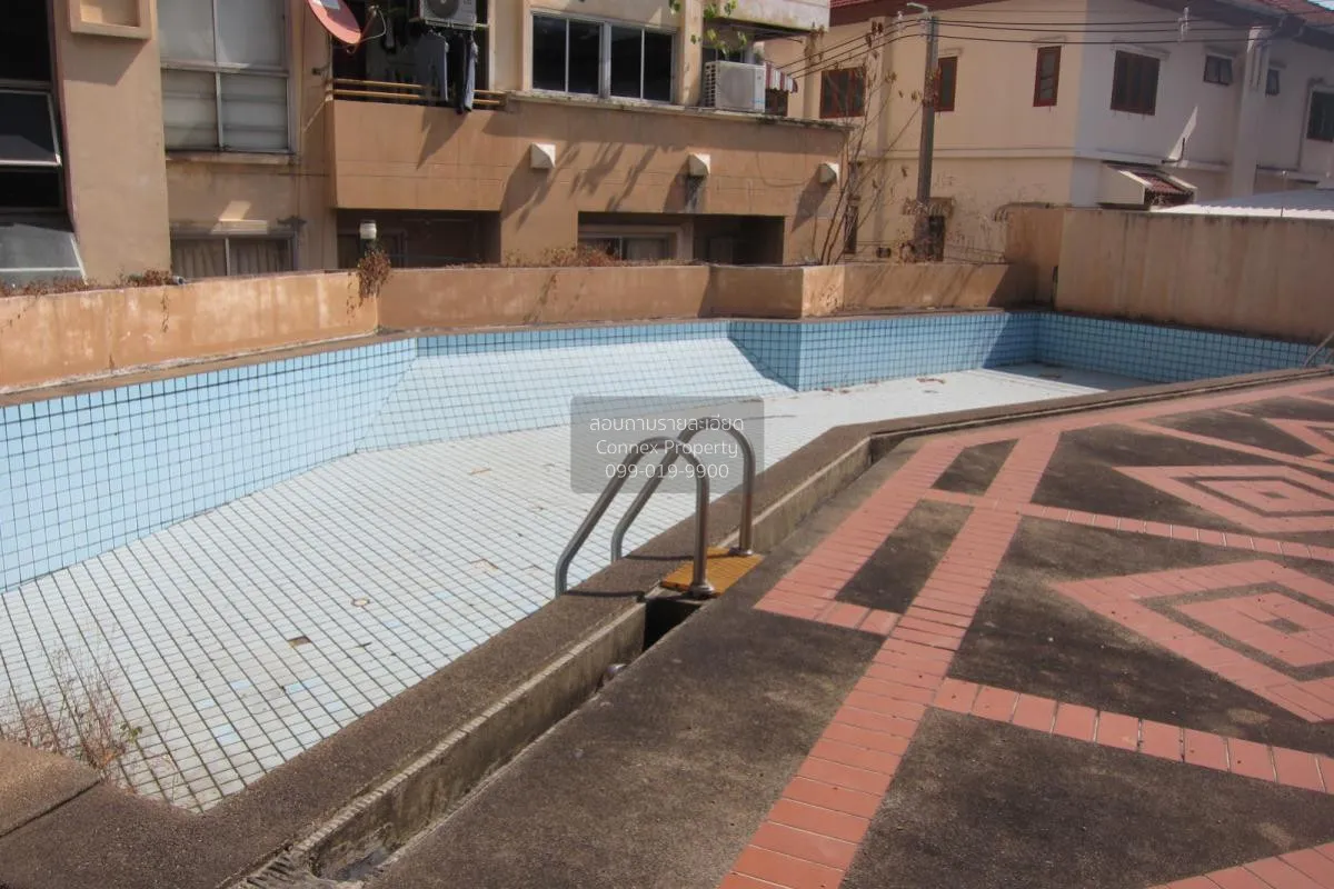 For Sale Office building for sale, City Point, with 3 residential