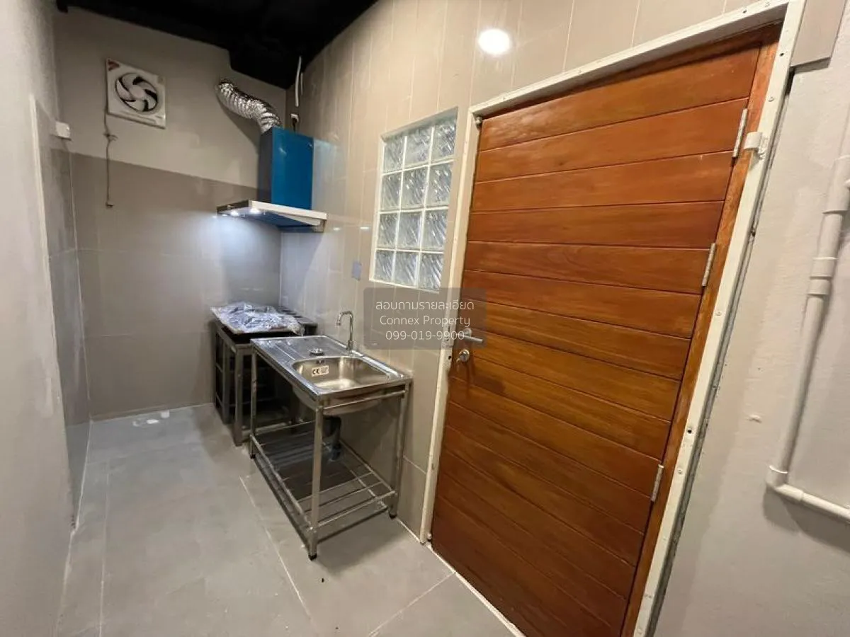 For Rent townhome 4 fl 70 sqm Soi Wachiratham Sathit 8 , Bang Na 