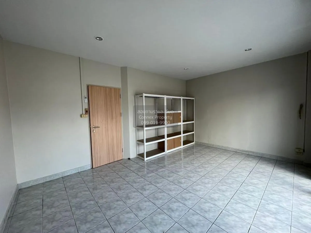 For Rent townhome 4 fl 70 sqm Soi Wachiratham Sathit 8 , Bang Na 