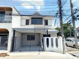 ขายทาวน์เฮ้าส์/ทาวน์โฮม  เค.ซี. รามอินทรา 1 ห้องมุม รีโนเวทใหม่ สามวาตะวันตก เขต คลองสามวา กรุงเทพ CX-122337