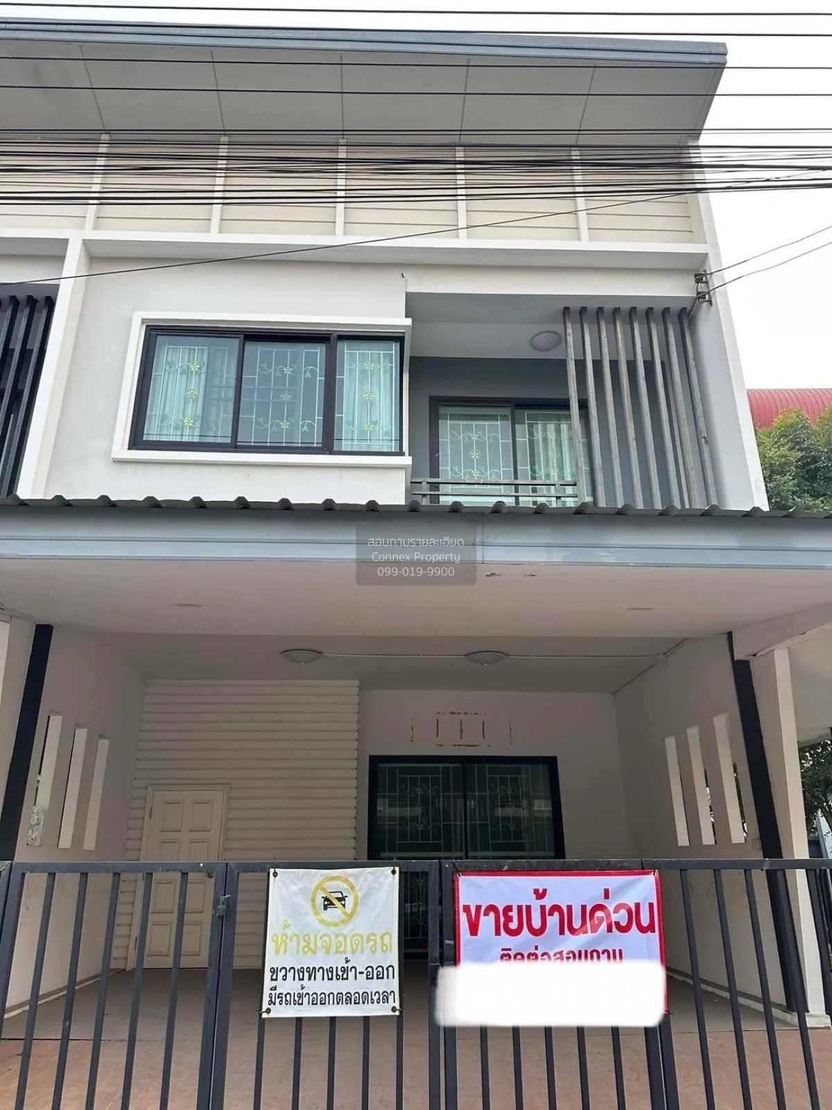 For Sale Townhouse/Townhome  , Baan Lapawan 23 , corner unit , La 1