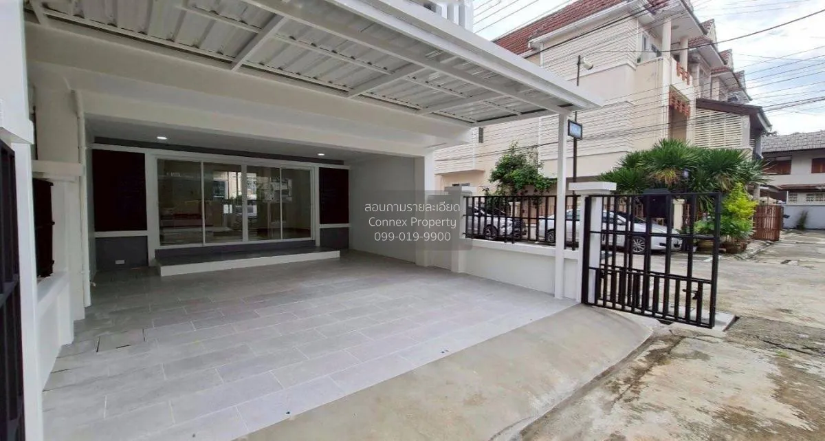 For Sale Townhouse/Townhome  , Baan Navanich , corner unit , wide 2