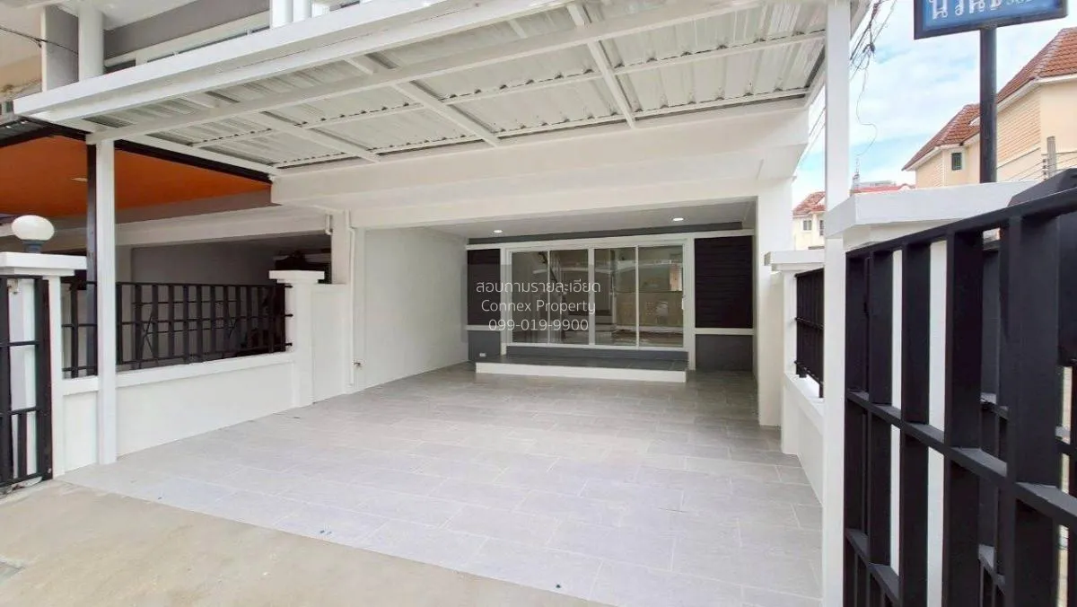 For Sale Townhouse/Townhome  , Baan Navanich , corner unit , wide 3