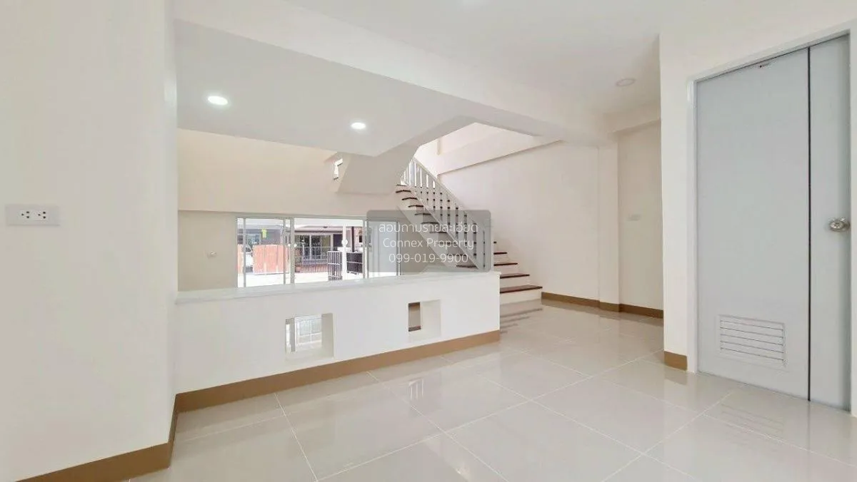For Sale Townhouse/Townhome  , Baan Navanich , corner unit , wide
