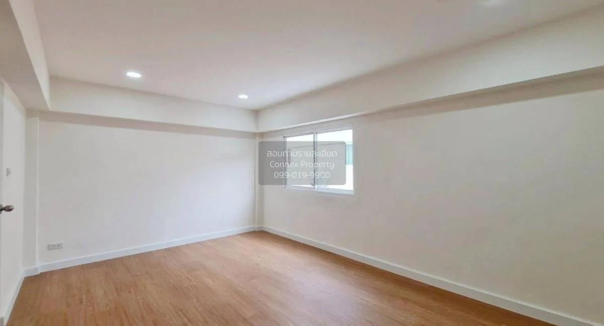 For Sale Townhouse/Townhome  , Baan Navanich , corner unit , wide