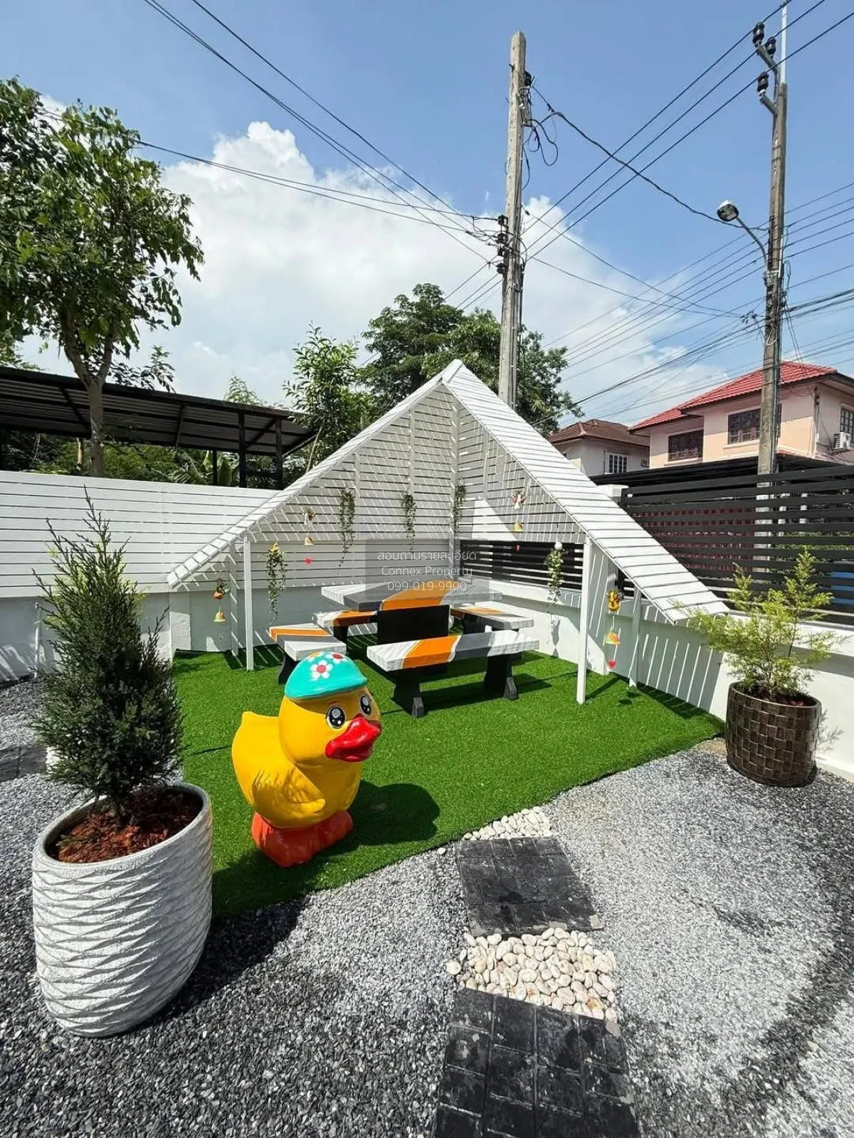 For Sale House , K.C. Garden Home , corner unit , newly renovated