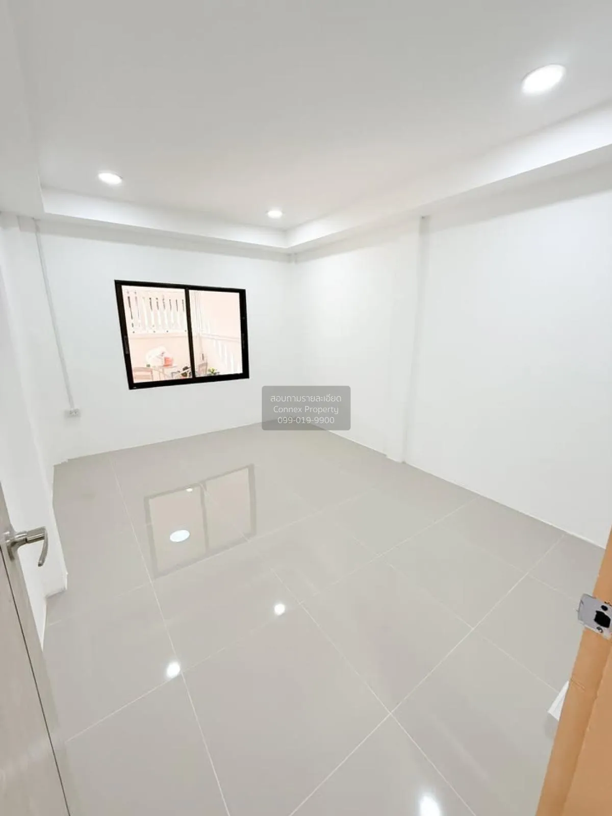 For Sale Townhouse Khao Noi Pattaya , wide frontage , newly renov