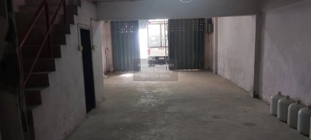 For Sale 3 and a half storey commercial building , Phraek Sa , Mu 2