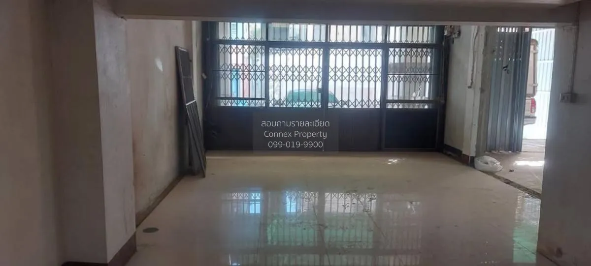 For Sale 3 and a half storey commercial building , Phraek Sa , Mu 3